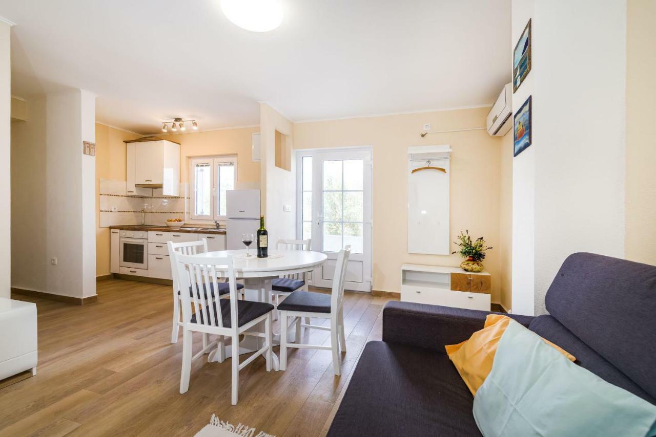 Long Island Olive Apartment Sali Eksteriør billede
