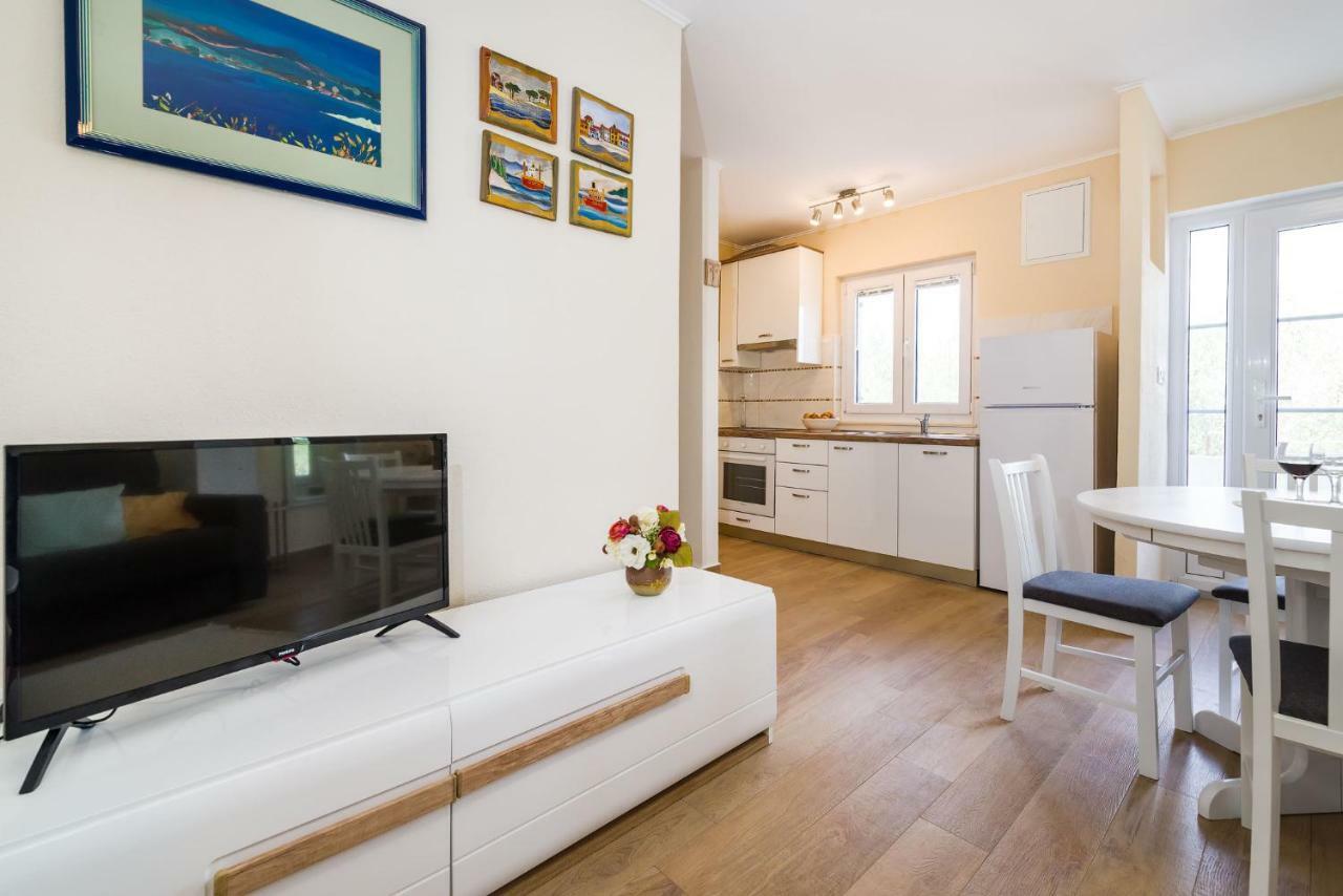 Long Island Olive Apartment Sali Eksteriør billede
